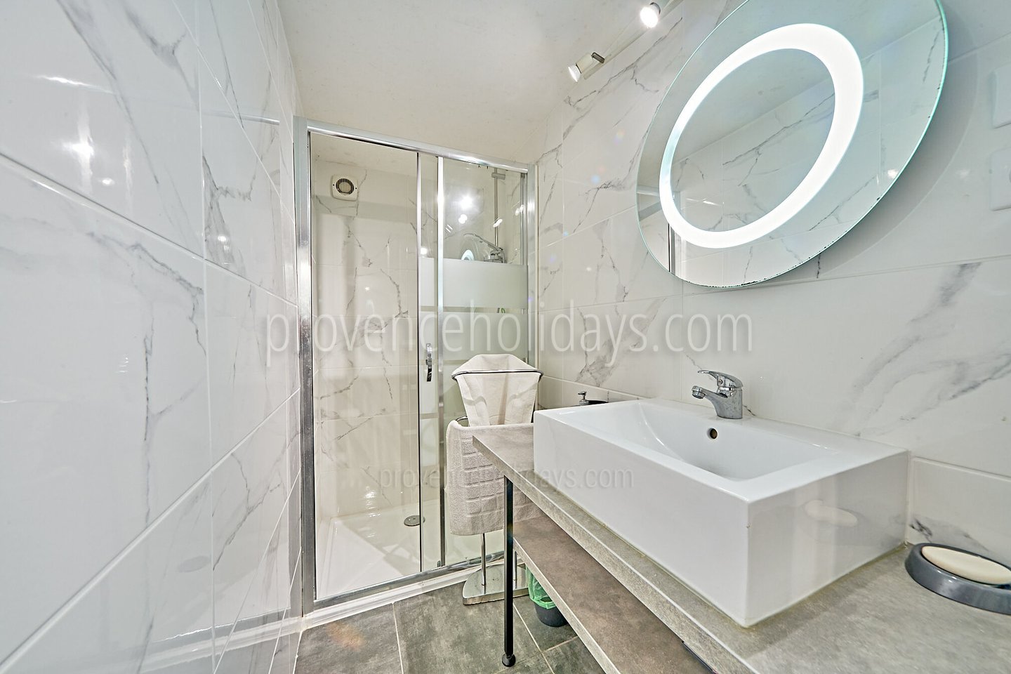 15 - Villa Chiara: Villa: Bathroom