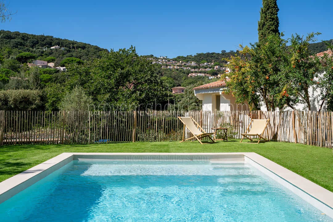 Villa de plain-pied à Sainte-Maxime proche des plages de la Croisette. 5 - Villa Bellavista: Villa: Pool