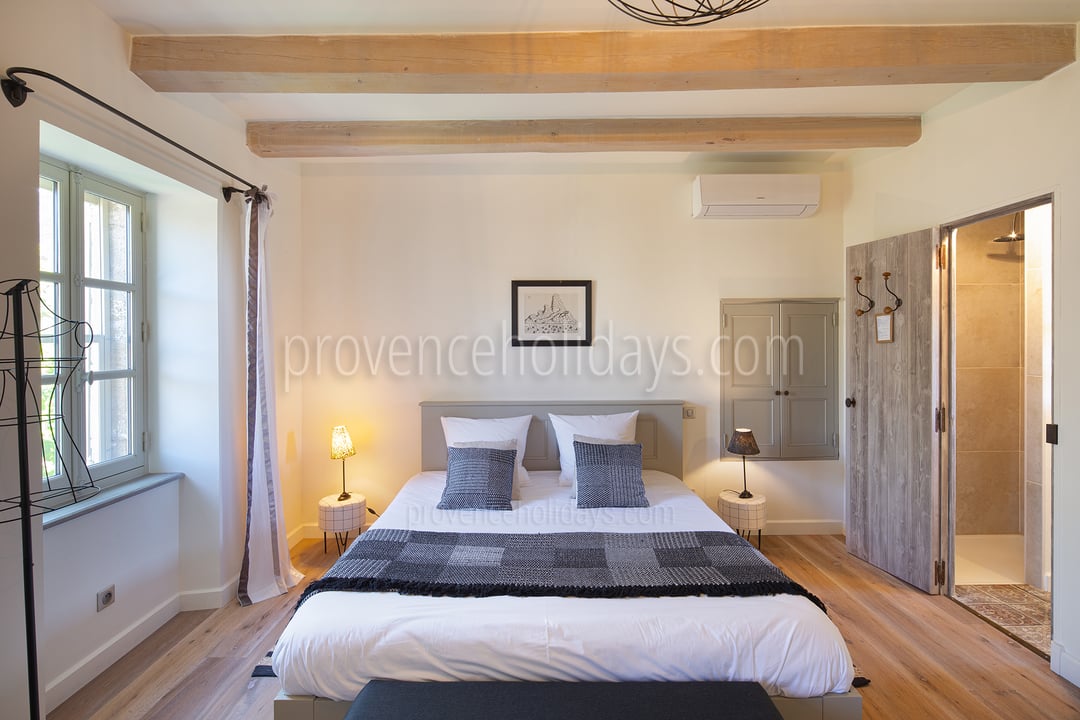 26 - Mas Robion: Villa: Bedroom