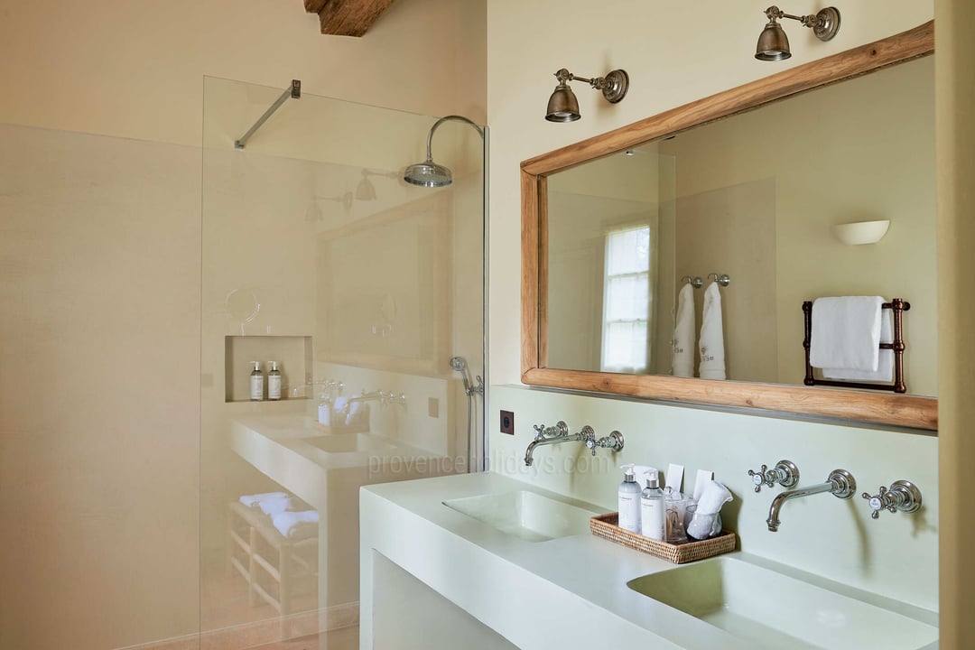 7 - Bastide Harmonie: Villa: Bathroom