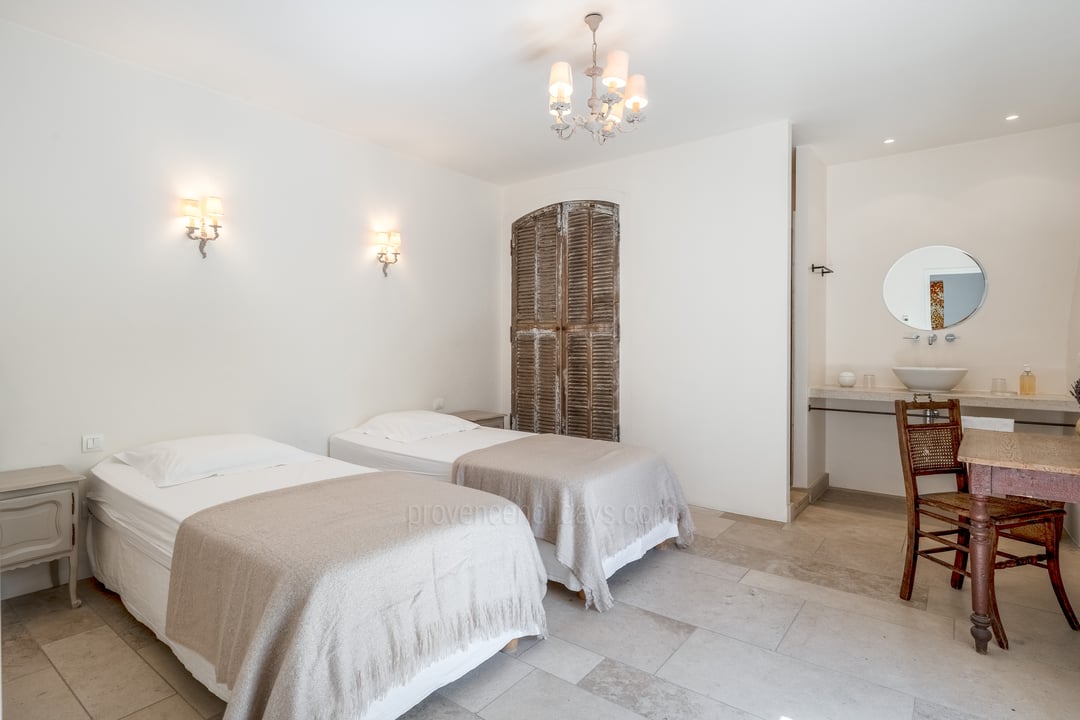 24 - Le Mas des Vignes: Villa: Bedroom