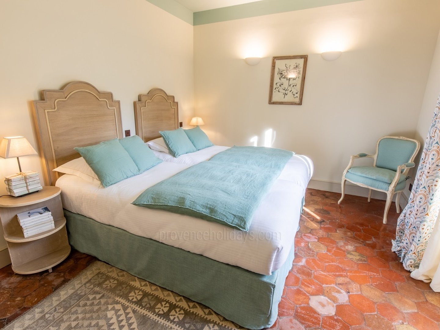 24 - Villa en Provence: Villa: Bedroom