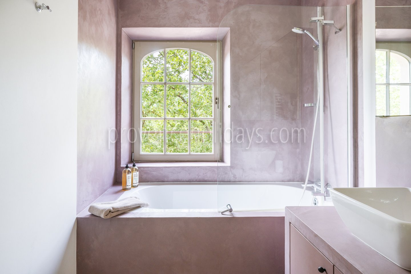 15 - Bergerie des Vignes: Villa: Bathroom