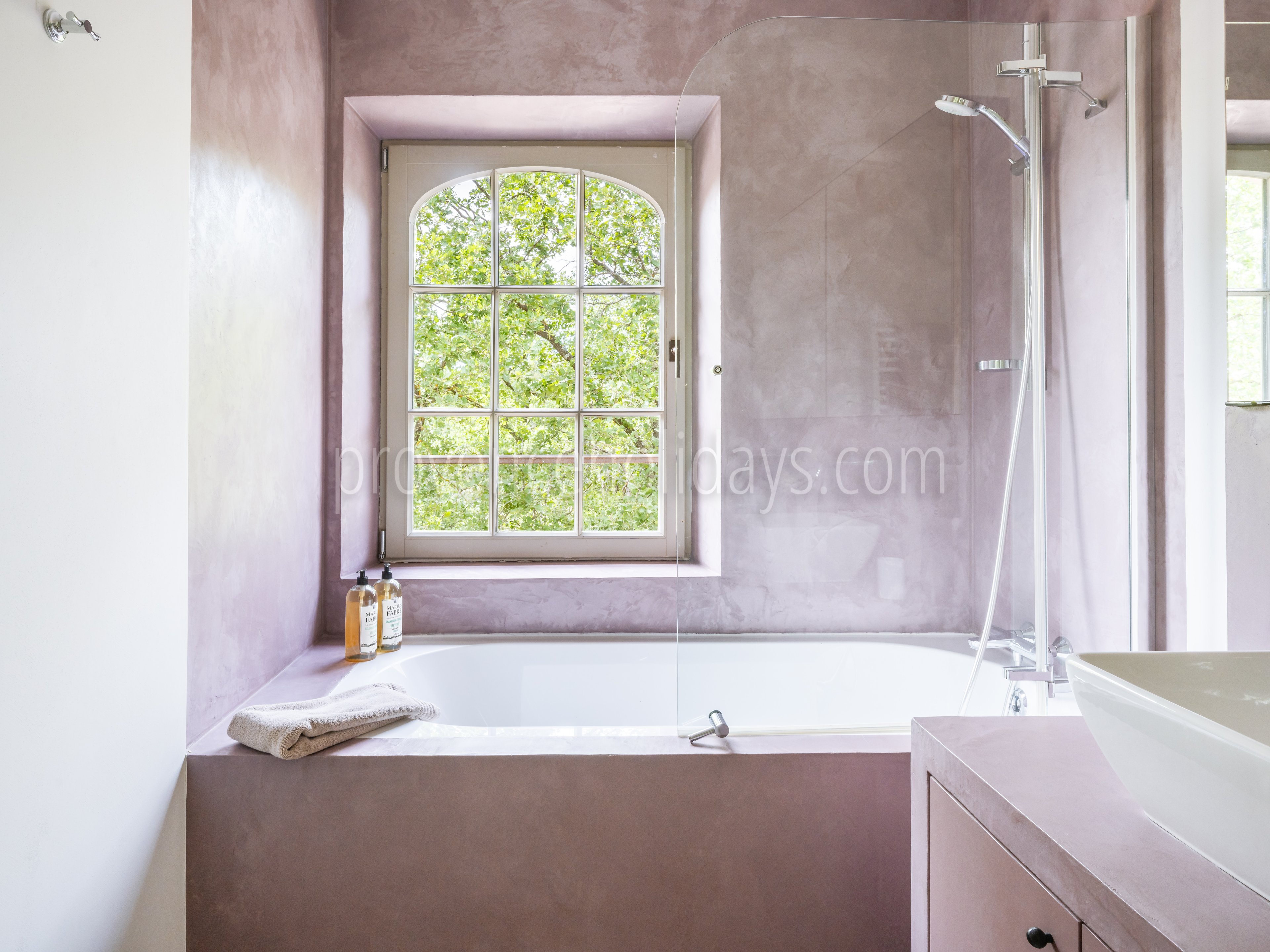 15 - Bergerie des Vignes: Villa: Bathroom
