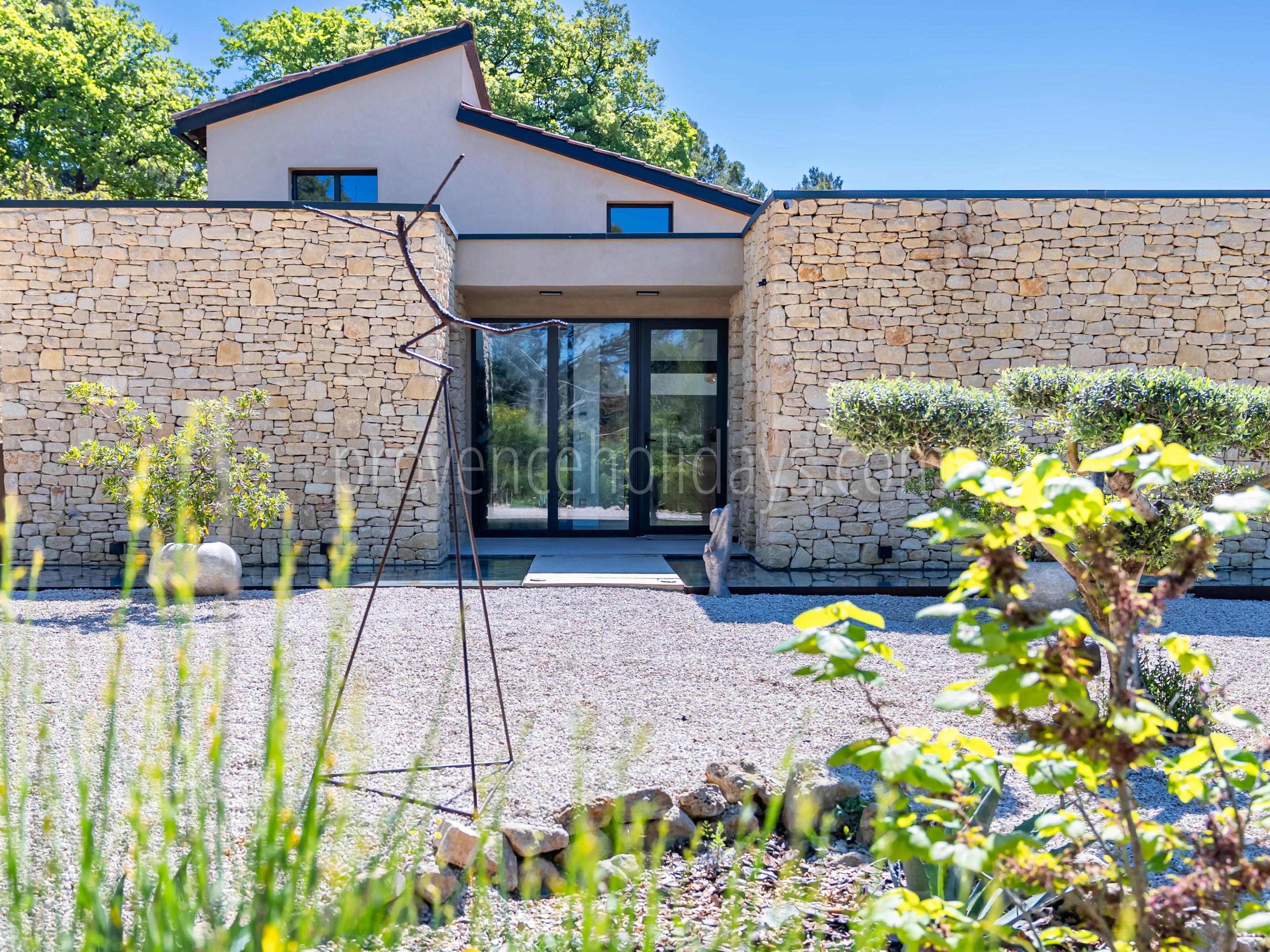 11 - Eigentijdse woning in Villes-sur-Auzon: Villa: Exterior