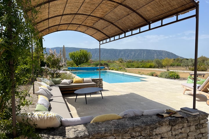 Bauernhaus mit beheiztem Pool in Cabrières-d'Avignon