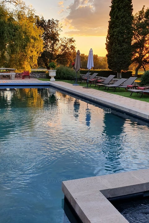22 - Domaine d\'Uzès: Villa: Exterior