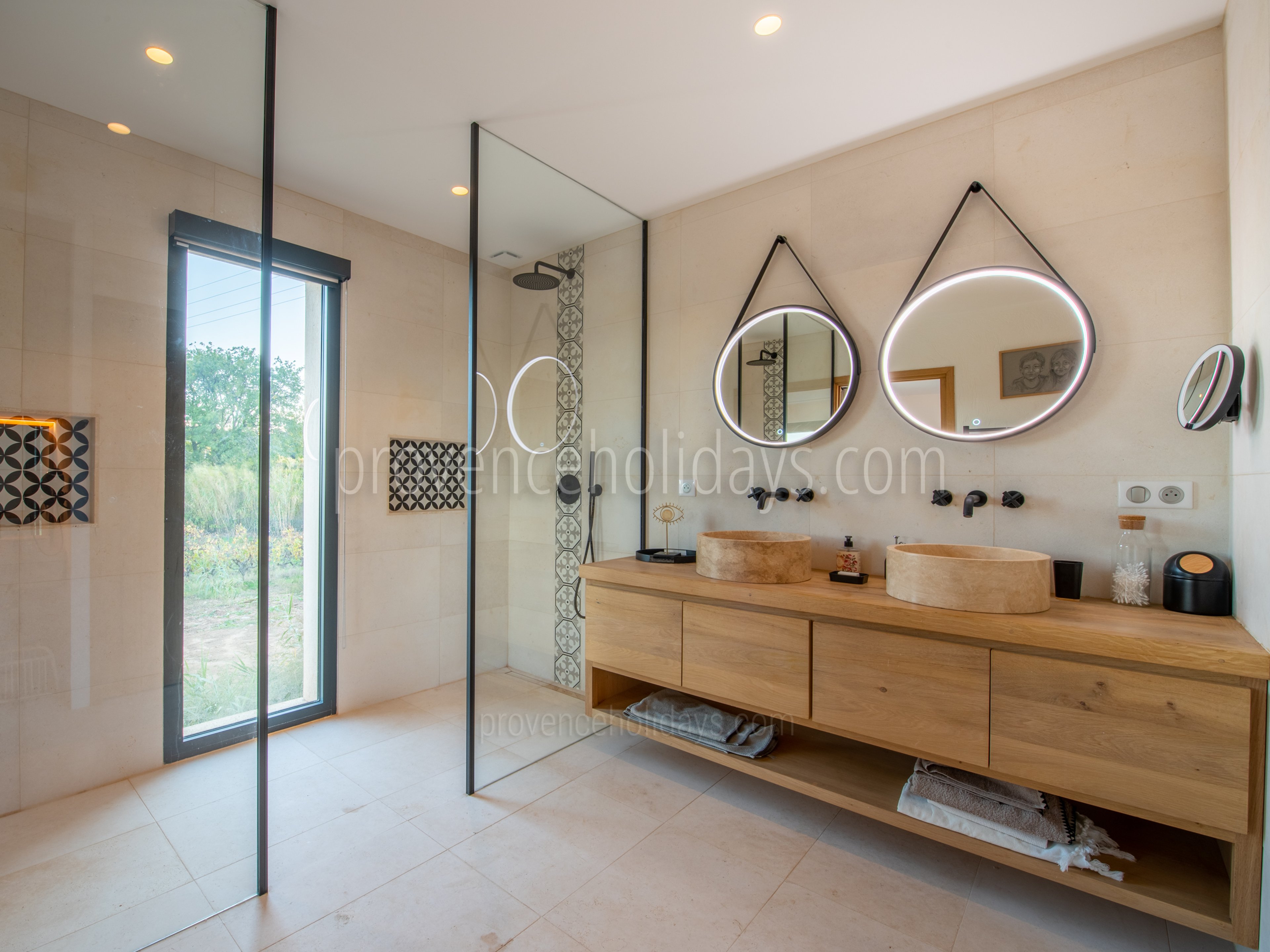32 - Mas Spinelle: Villa: Bathroom