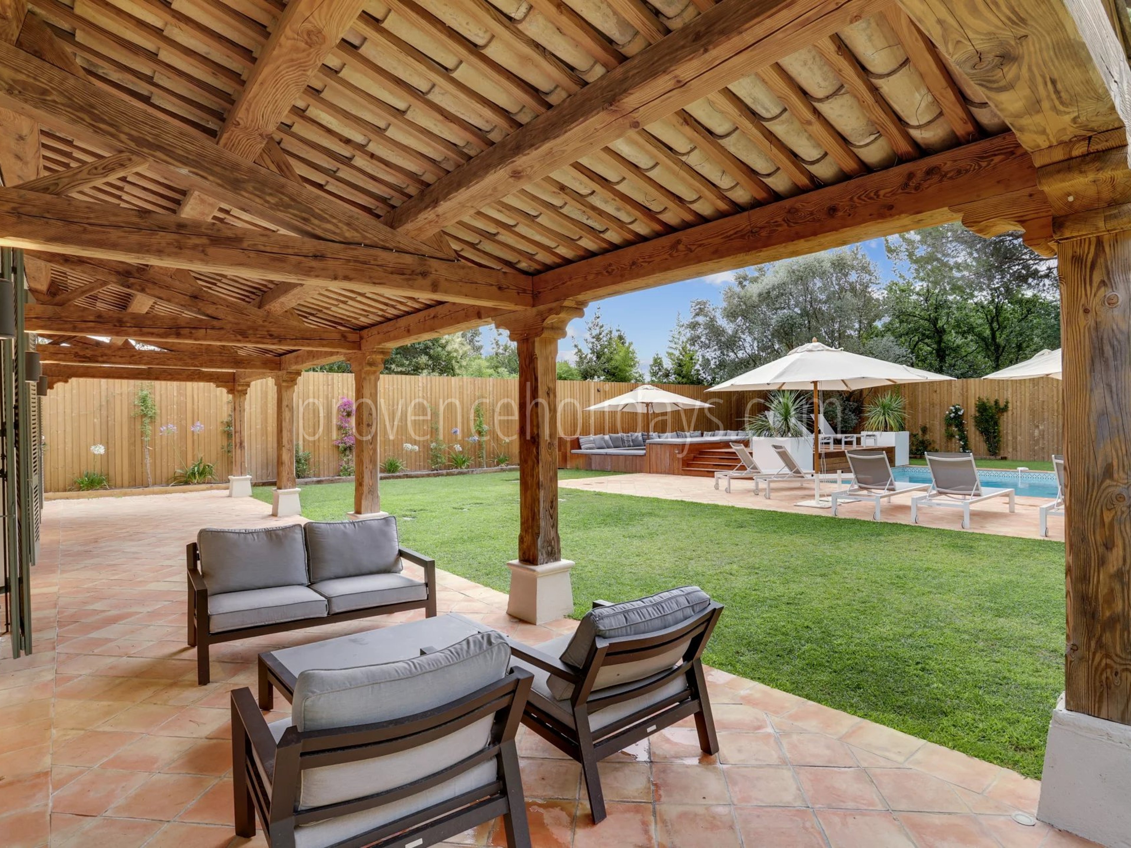 16 - Renovated mas, Ramatuelle: Villa: Exterior