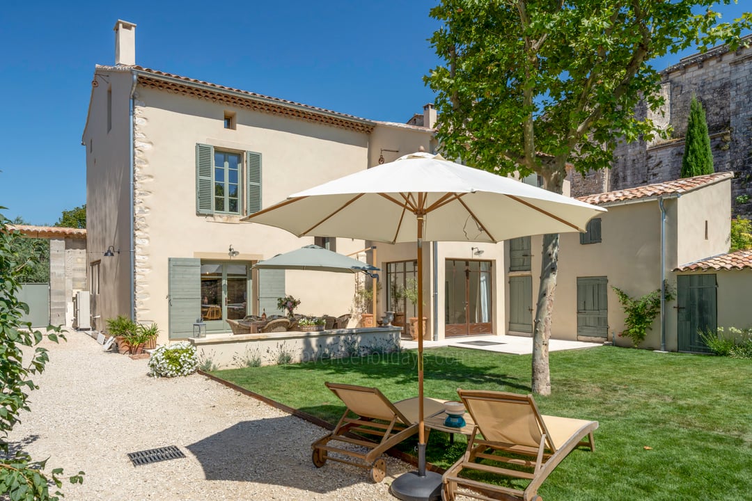 20 - La Vieille Grange: Villa: Exterior