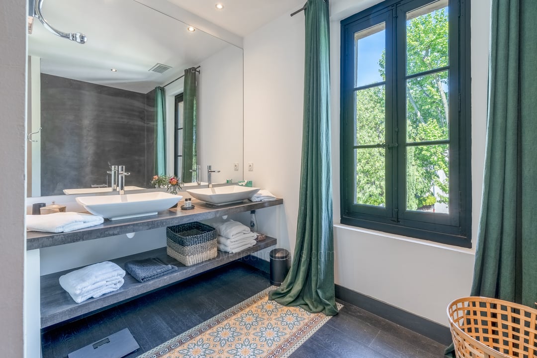 39 - L\'Hôtel Particulier: Villa: Bathroom