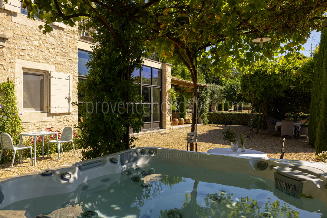 57 - Mas de Saint Véran: Villa: Exterior
