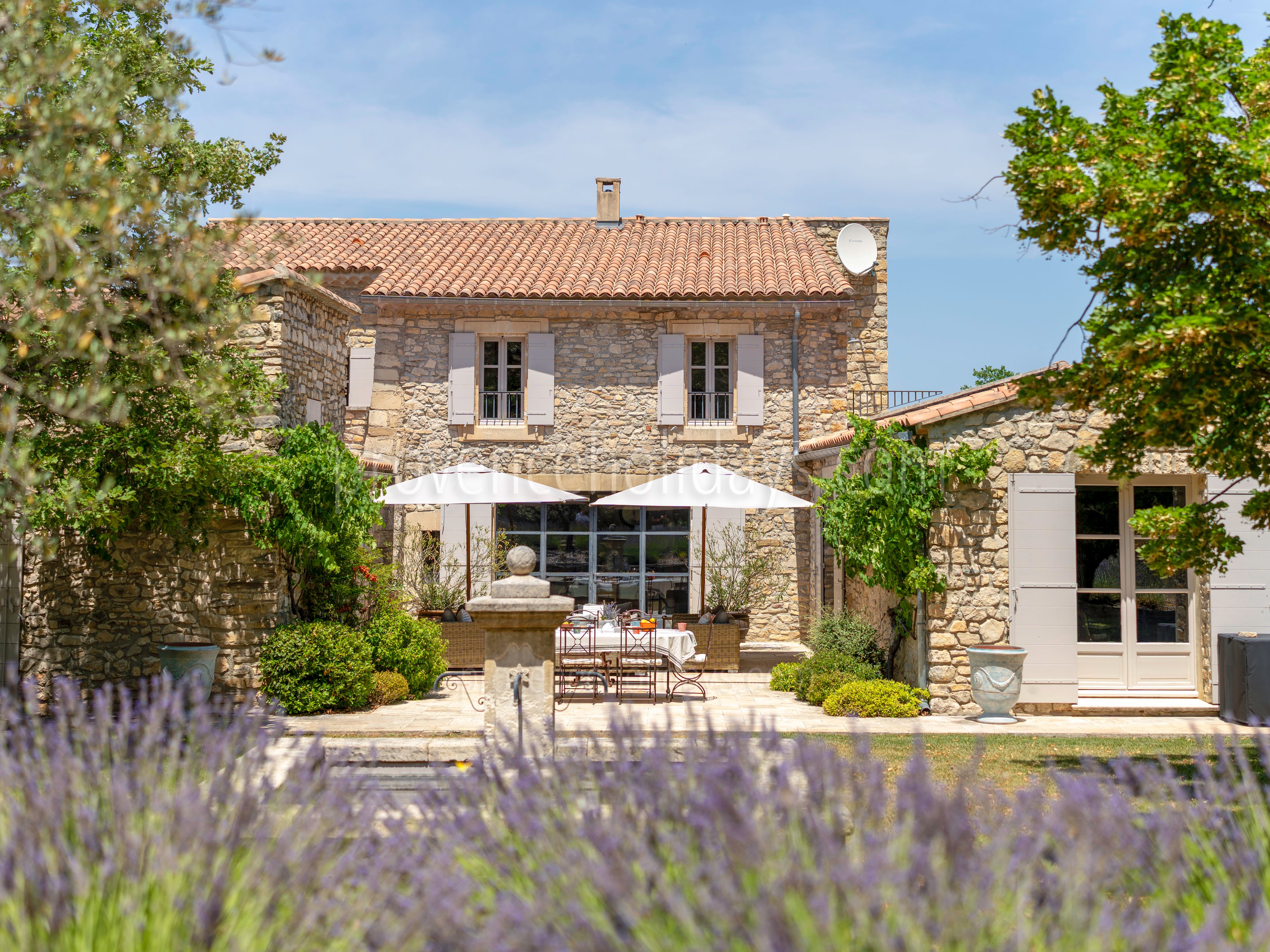 44 - Mas de Saint-Jean: Villa: Exterior