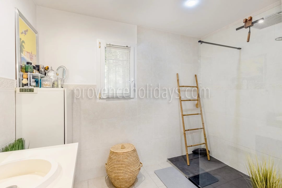 24 - Villa en bord de mer au Lavandou: Villa: Bathroom