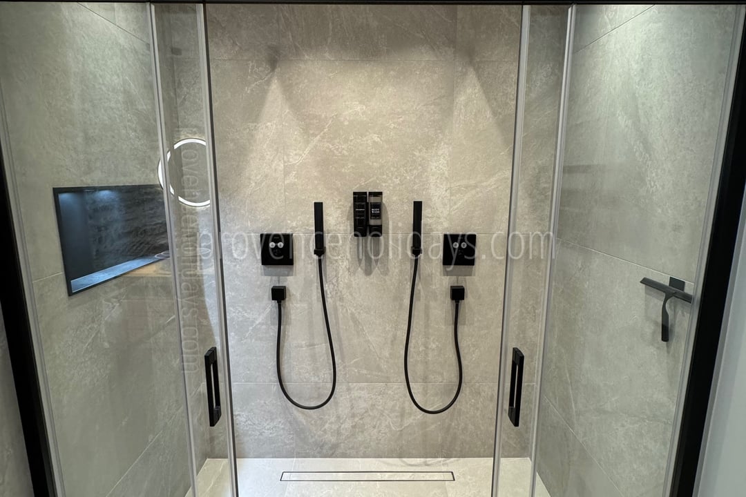 50 - Mas de l\'Oiseau: Villa: Bathroom