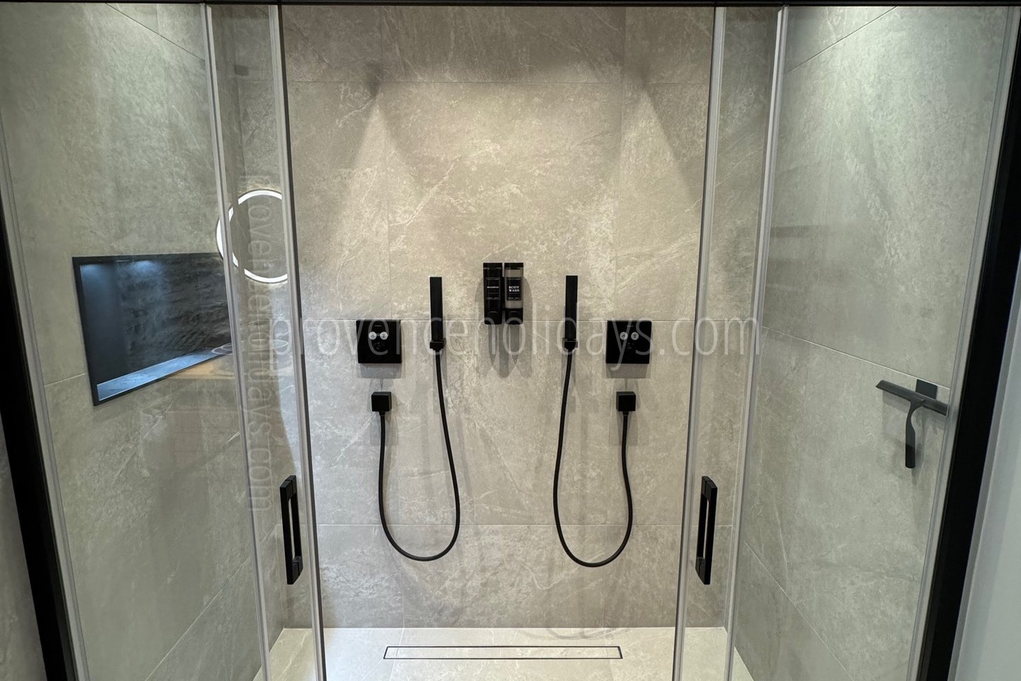 50 - Mas de l\'Oiseau: Villa: Bathroom