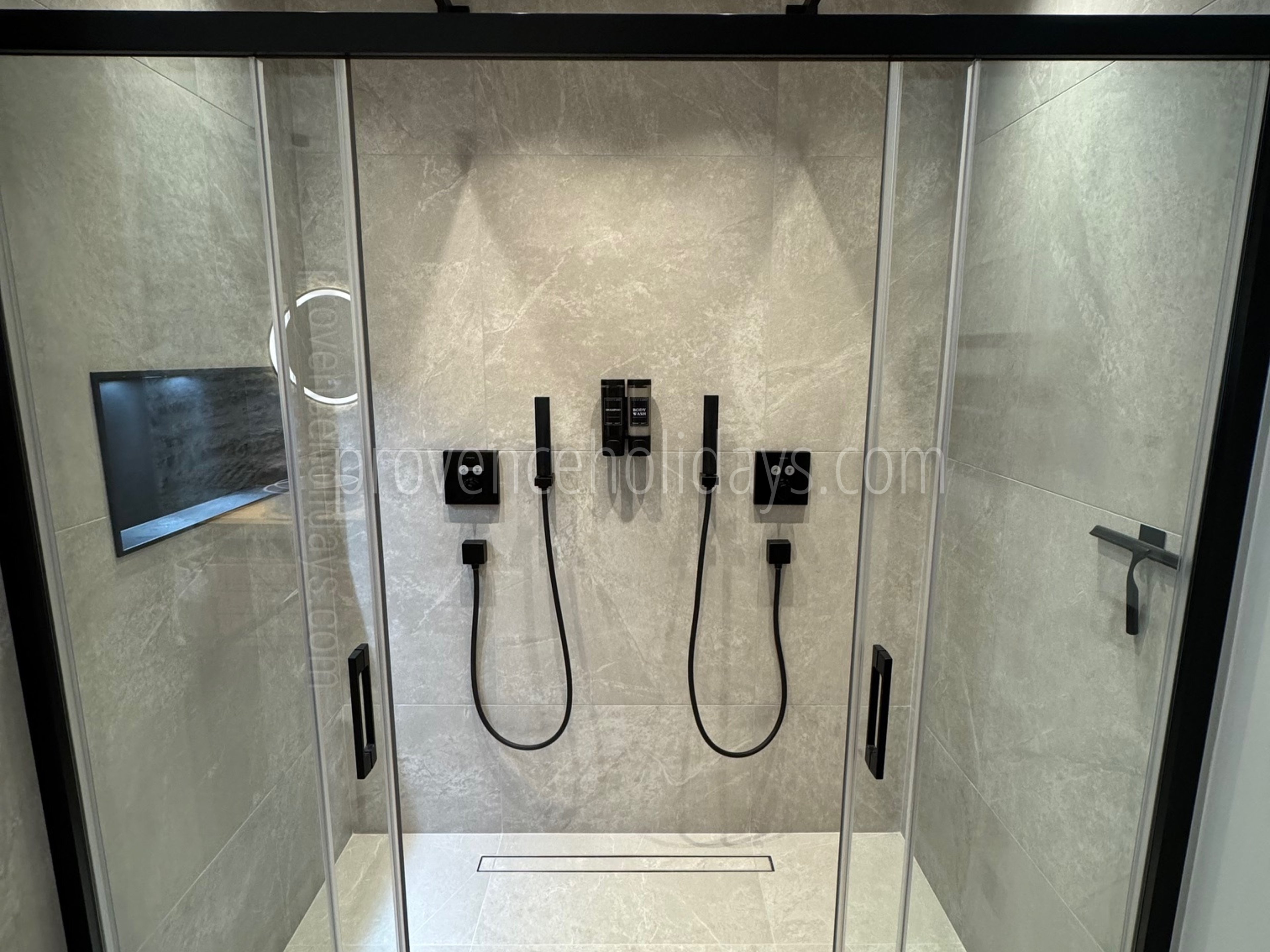 50 - Mas de l\'Oiseau: Villa: Bathroom