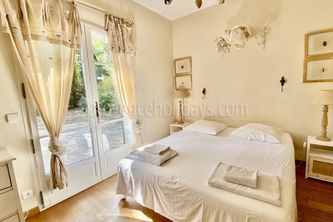25 - Villa mit Kamin in Cavalaire-sur-Mer: Villa: Bedroom