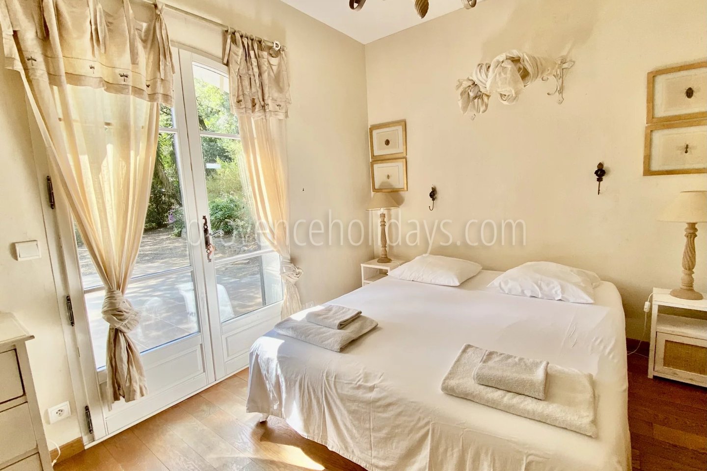 25 - Villa mit Kamin in Cavalaire-sur-Mer: Villa: Bedroom