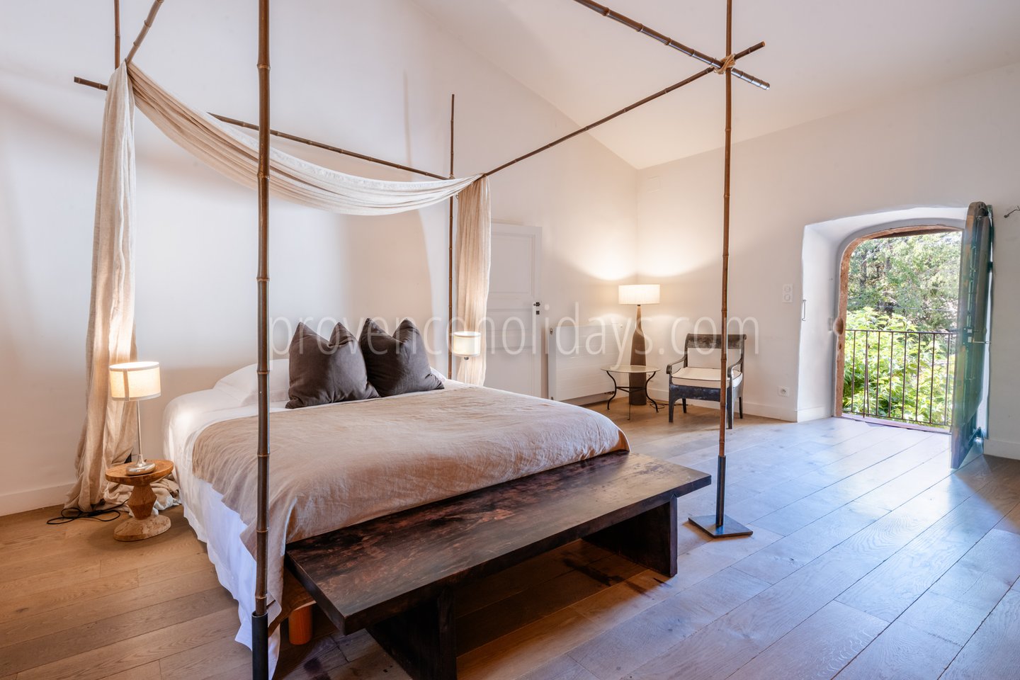 24 - Le Mas aux Gargouilles: Villa: Bedroom