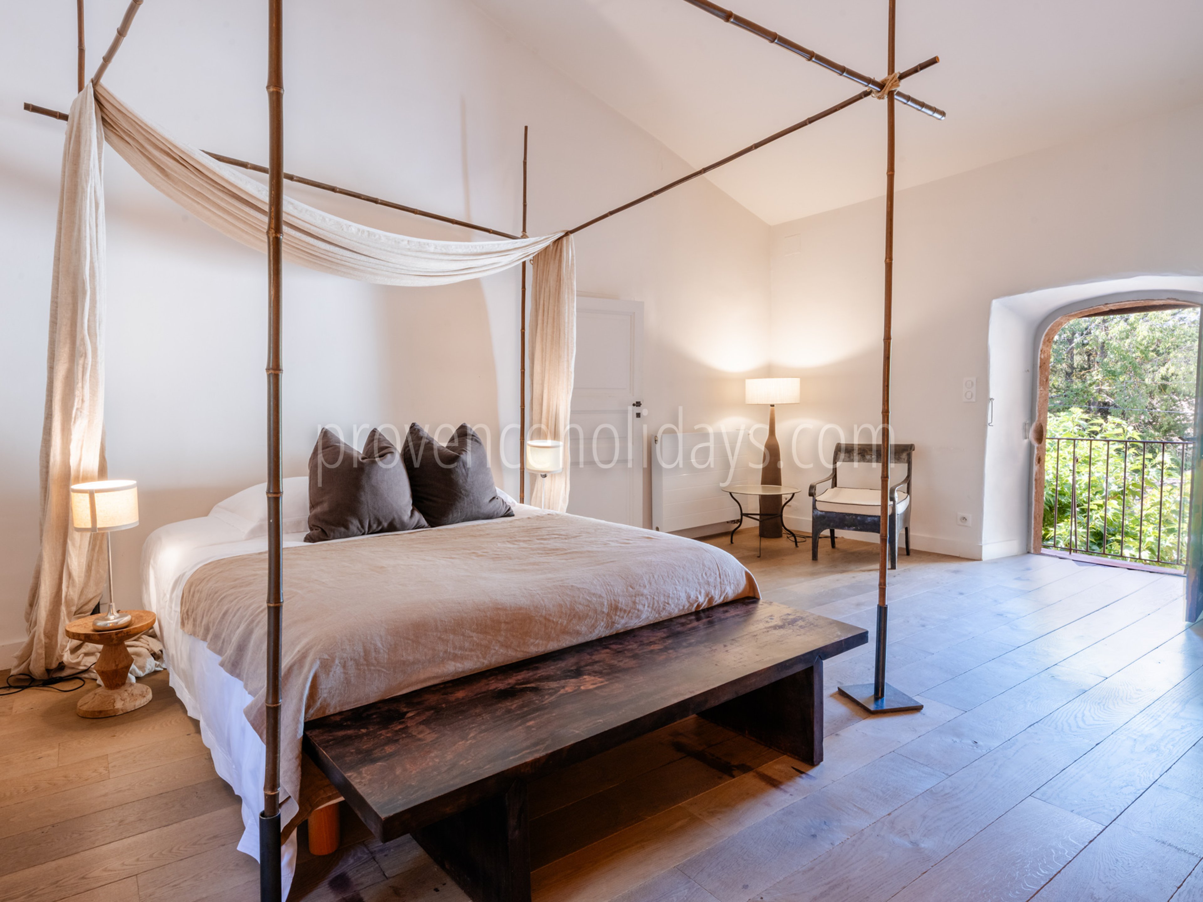 24 - Le Mas aux Gargouilles: Villa: Bedroom