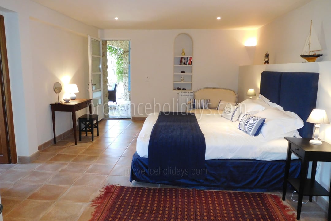 11 - Mas Lorgues: Villa: Bedroom