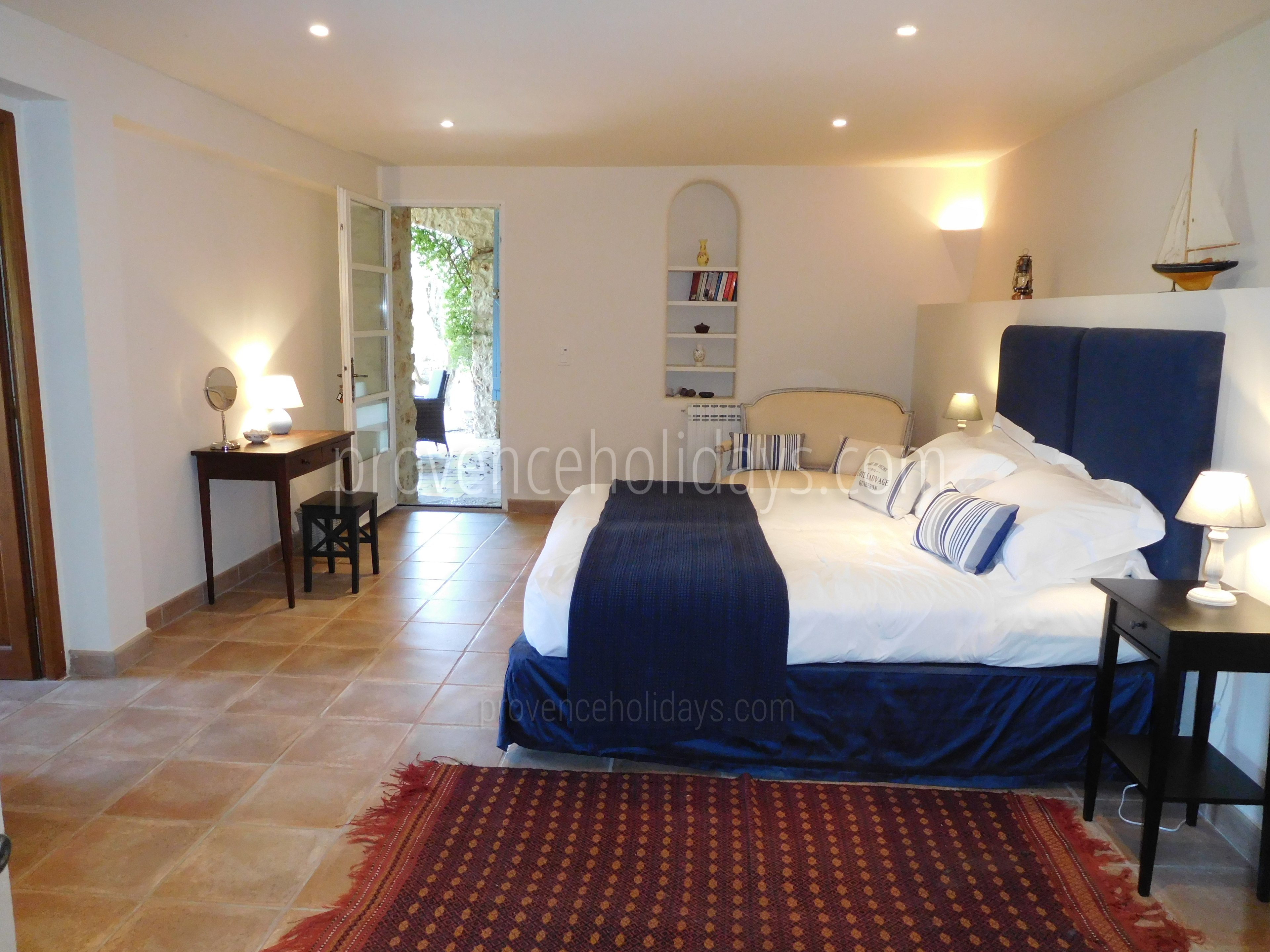 11 - Mas Lorgues: Villa: Bedroom
