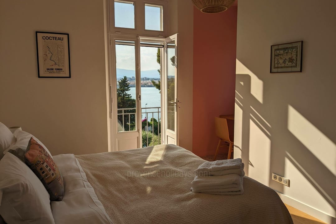 62 - Villa Cap d\'Antibes: Villa: Bedroom