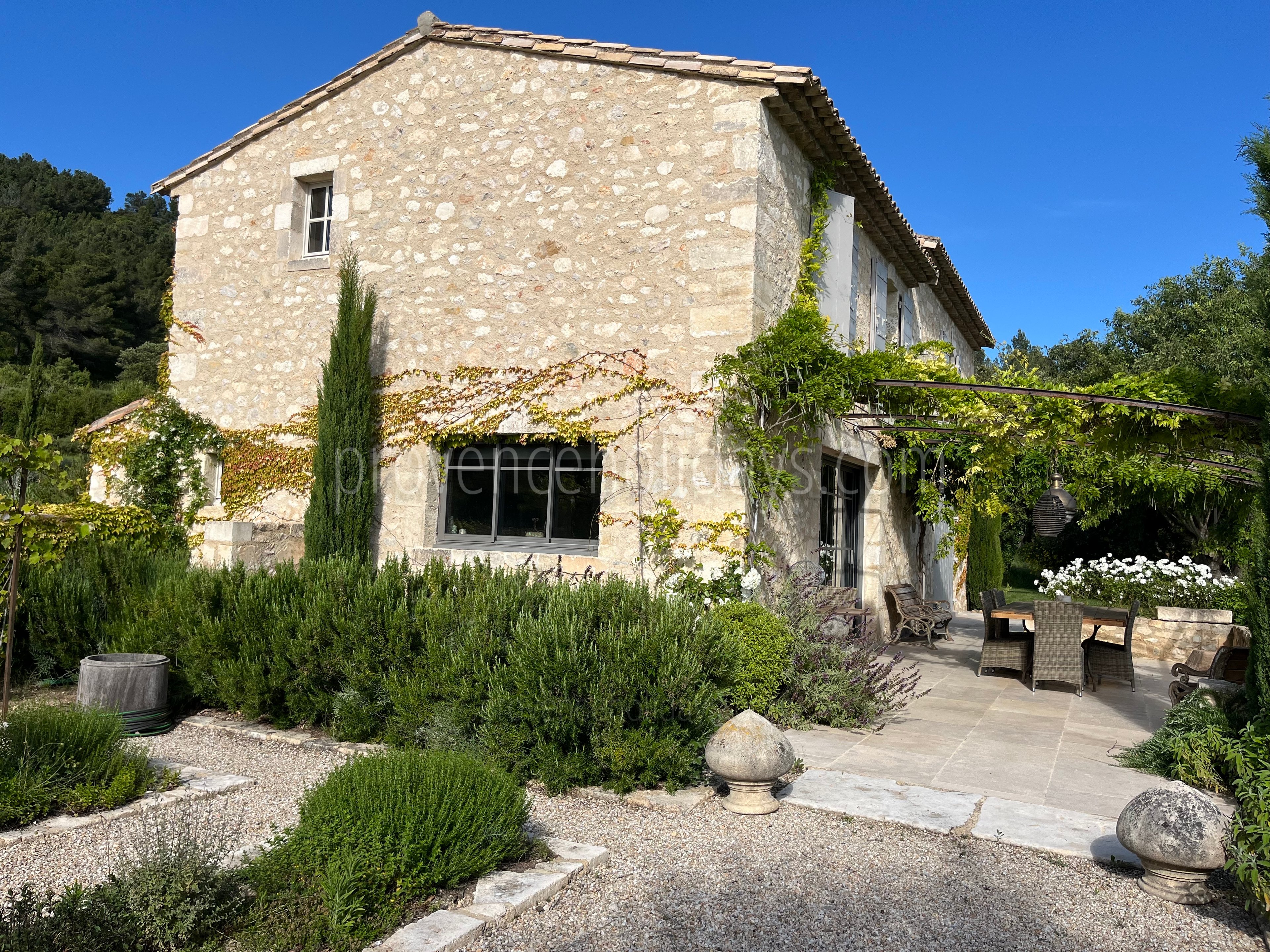 53 - Mas des Baux: Villa: Exterior