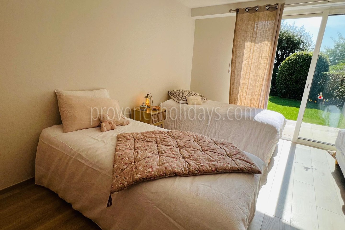 11 - Villa Luminara: Villa: Bedroom