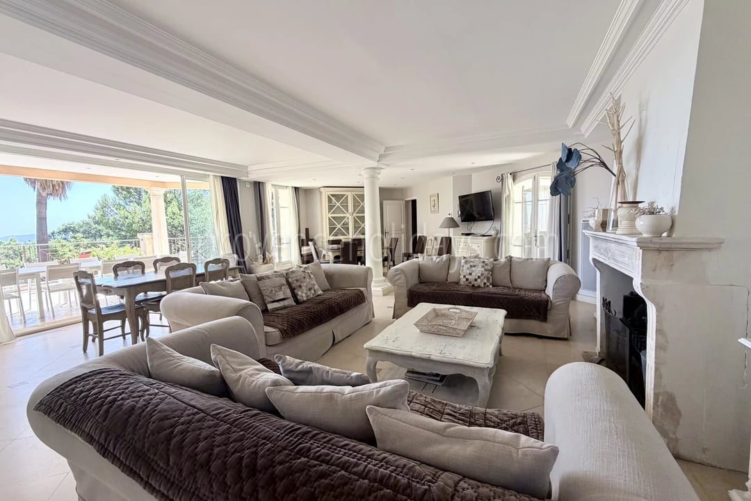 9 - Villa mit Kamin in Cavalaire-sur-Mer: Villa: Interior