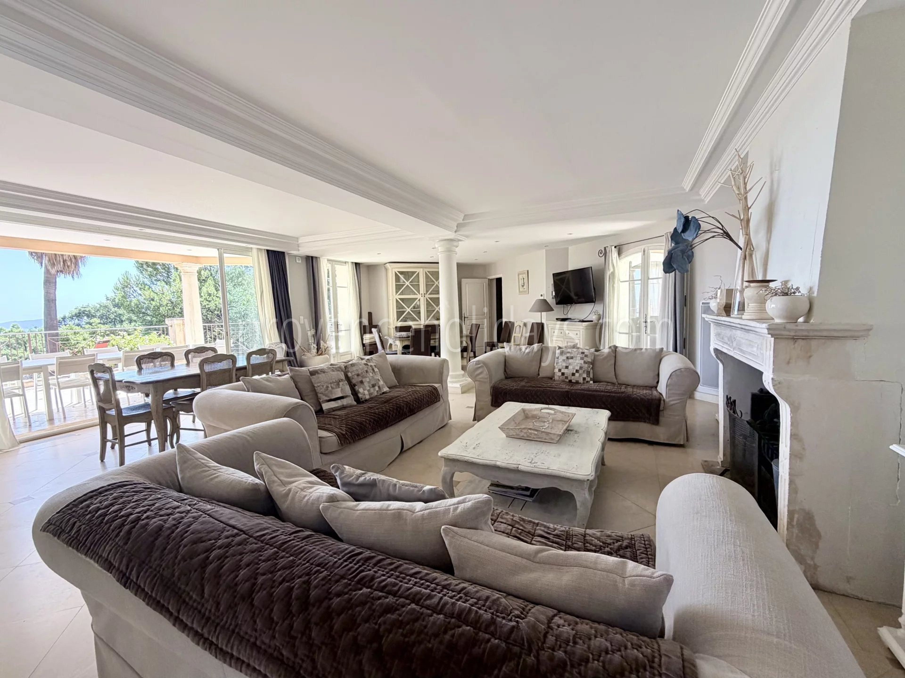 9 - Villa mit Kamin in Cavalaire-sur-Mer: Villa: Interior