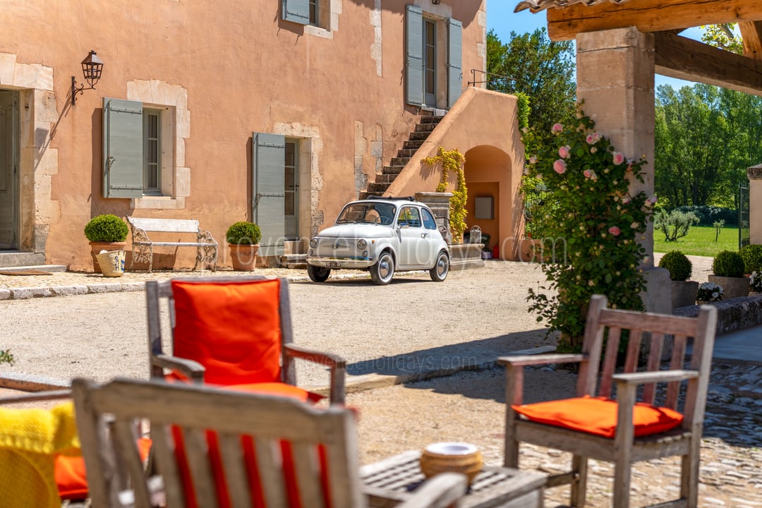 15 - La Bastide Incarnat: Villa: Exterior