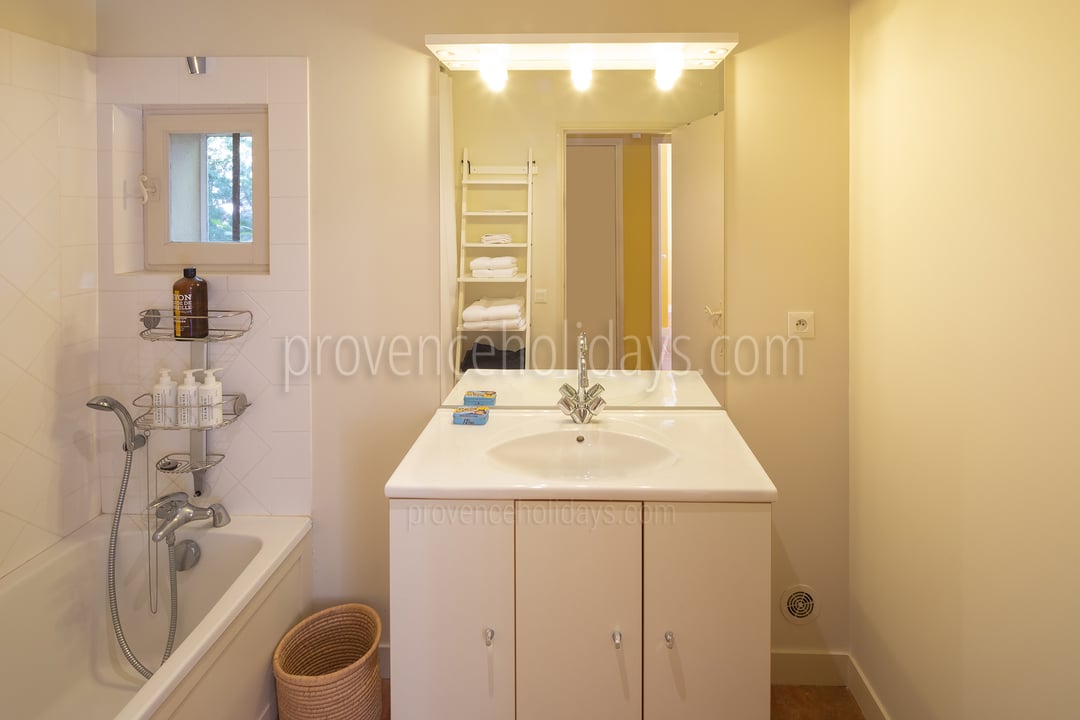 44 - Mas Provence: Villa: Bathroom
