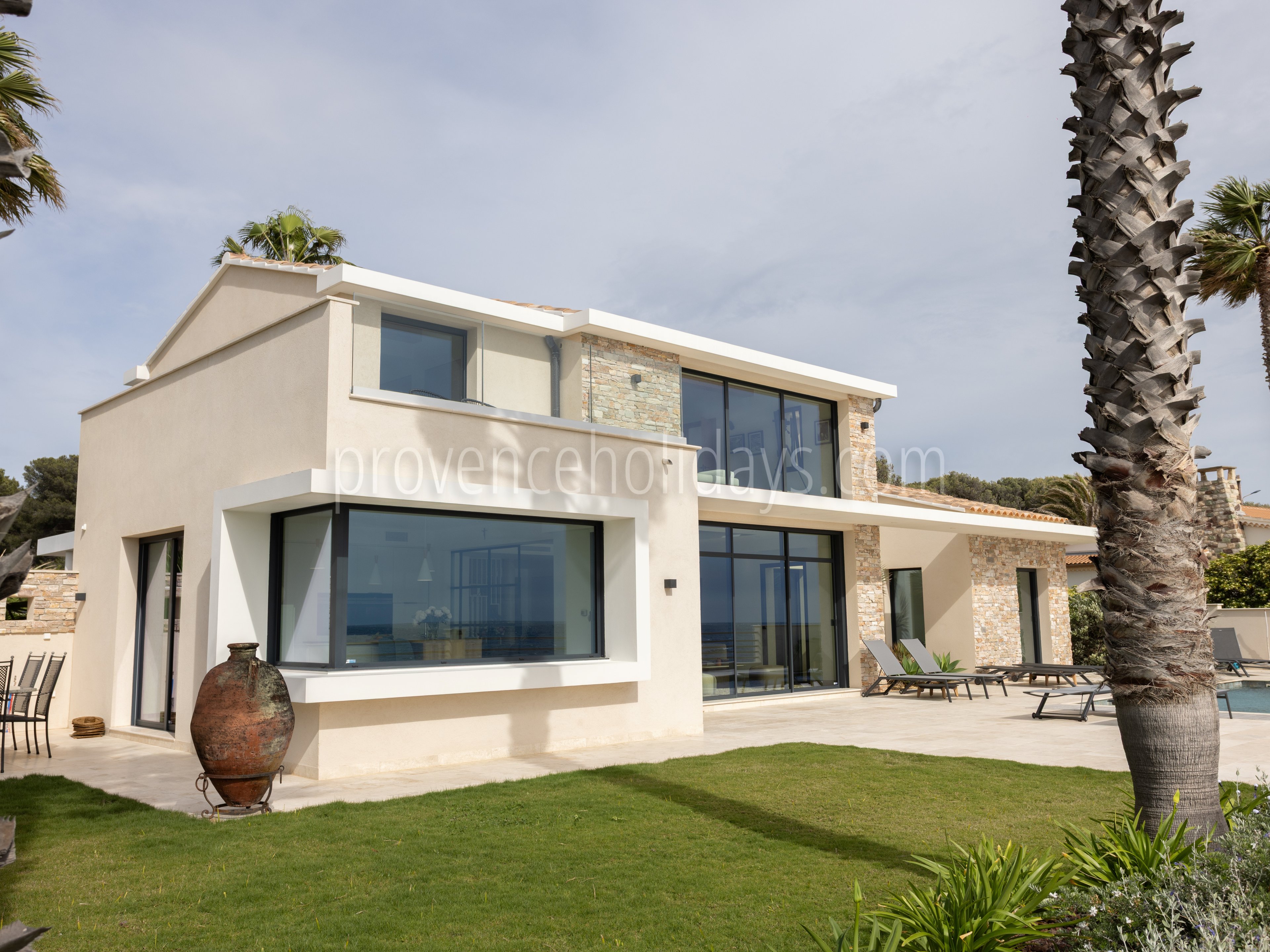 15 - Villa les Deux Frères: Villa: Exterior