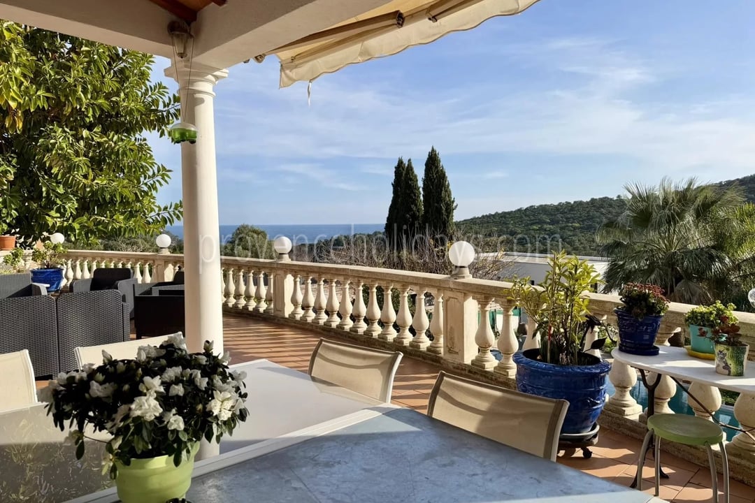House to renovate with sea views in Cavalaire-sur-Mer - Exterior