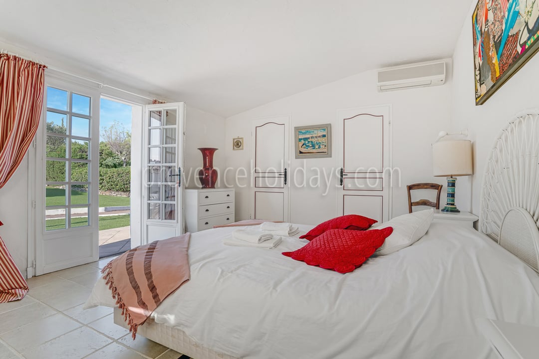 27 - Azur Sérénité: Villa: Bedroom