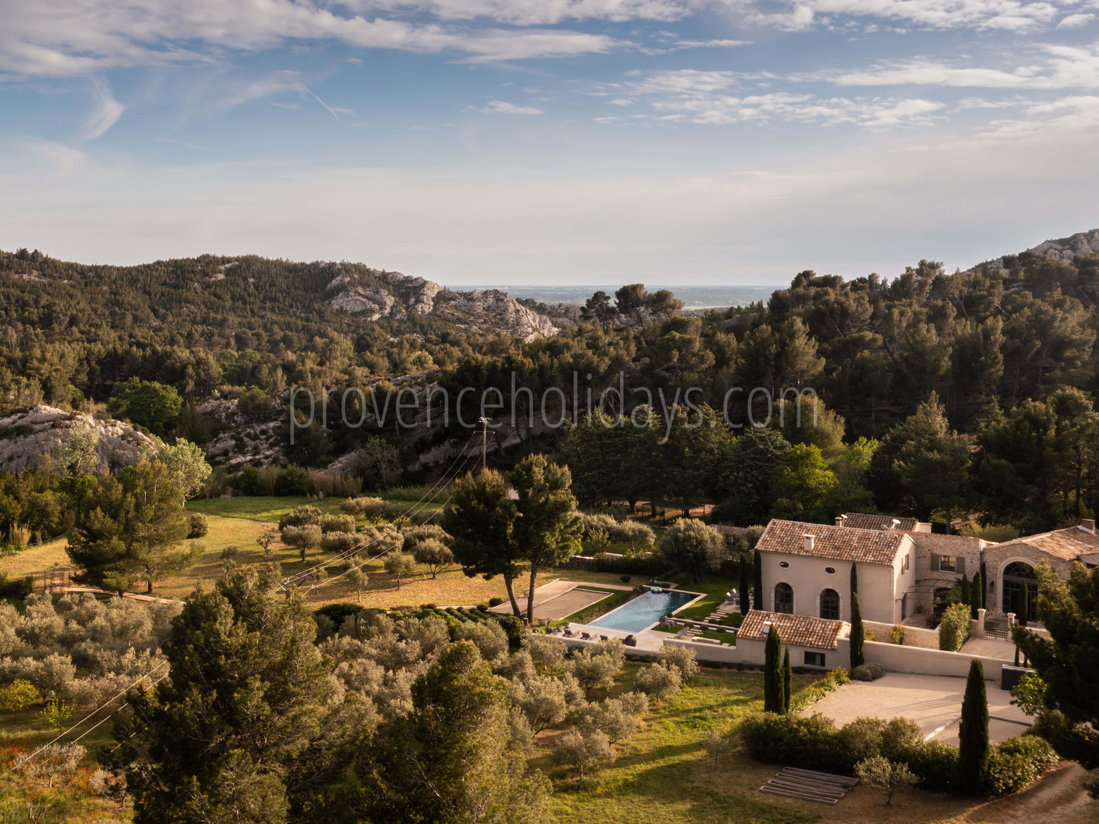 41 - La Bastide de Maussane: Villa: Exterior