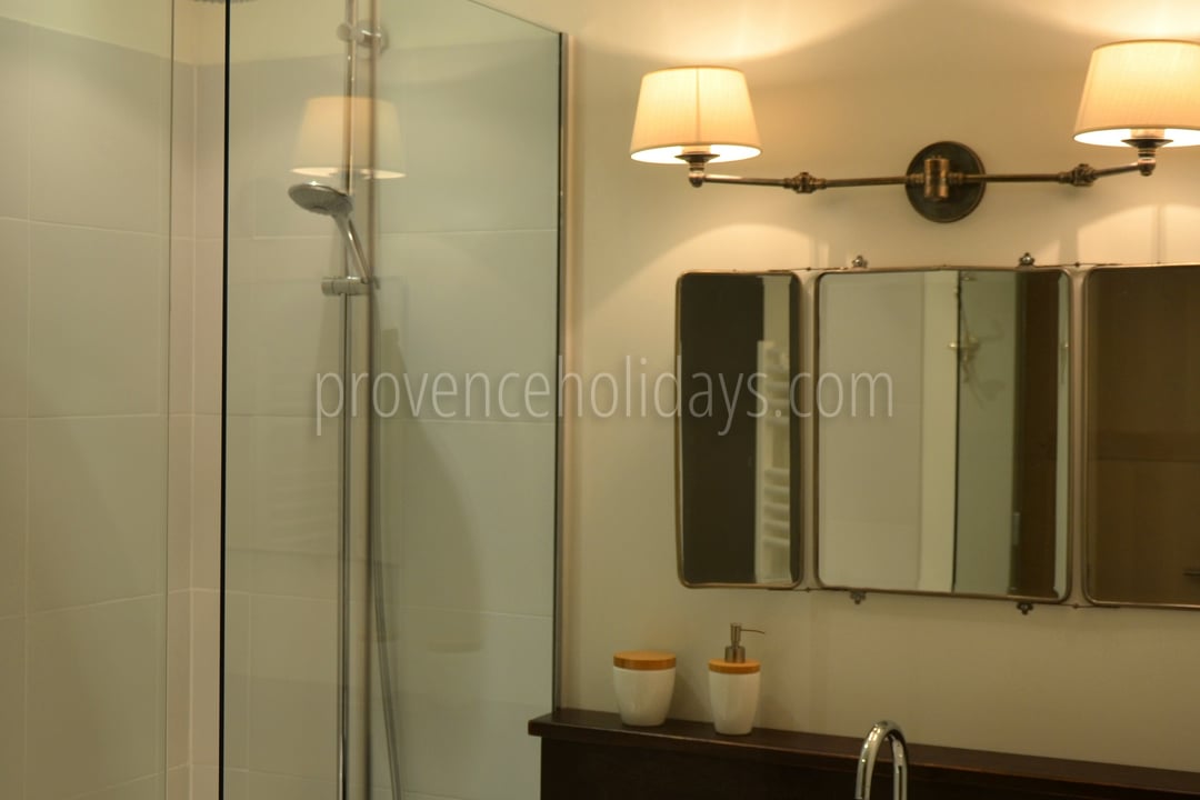 13 - Mas Audrey: Villa: Bathroom