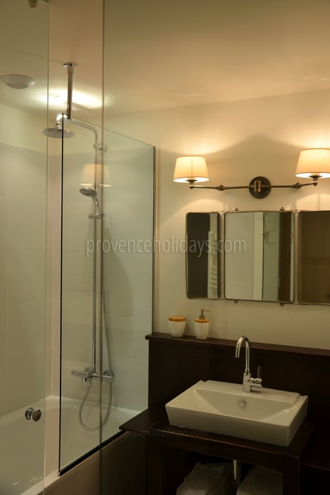 13 - Mas Audrey: Villa: Bathroom