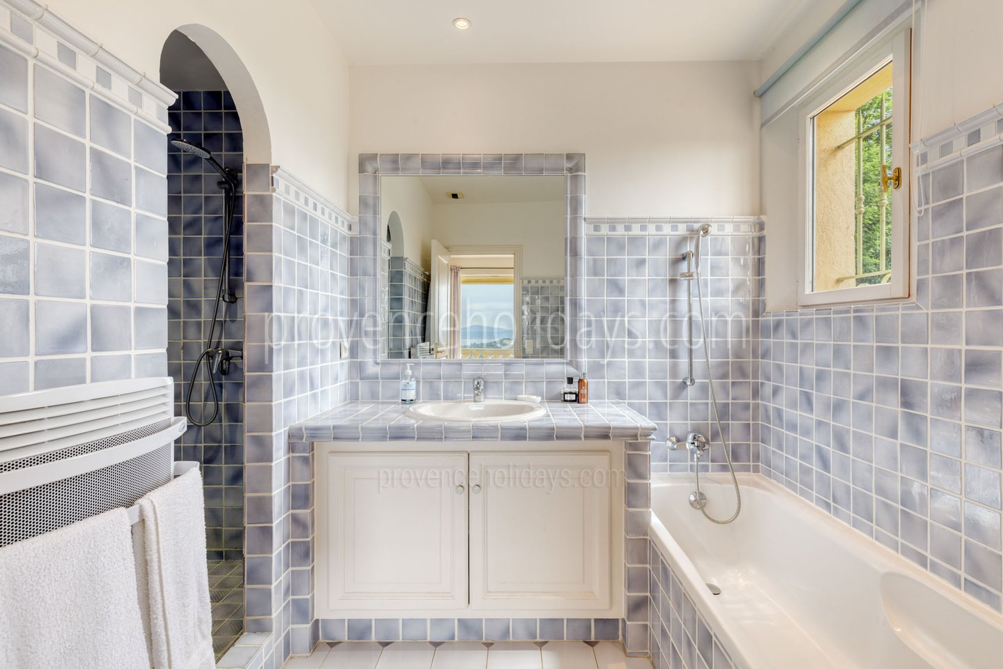 25 - Villa Cyanite: Villa: Bathroom