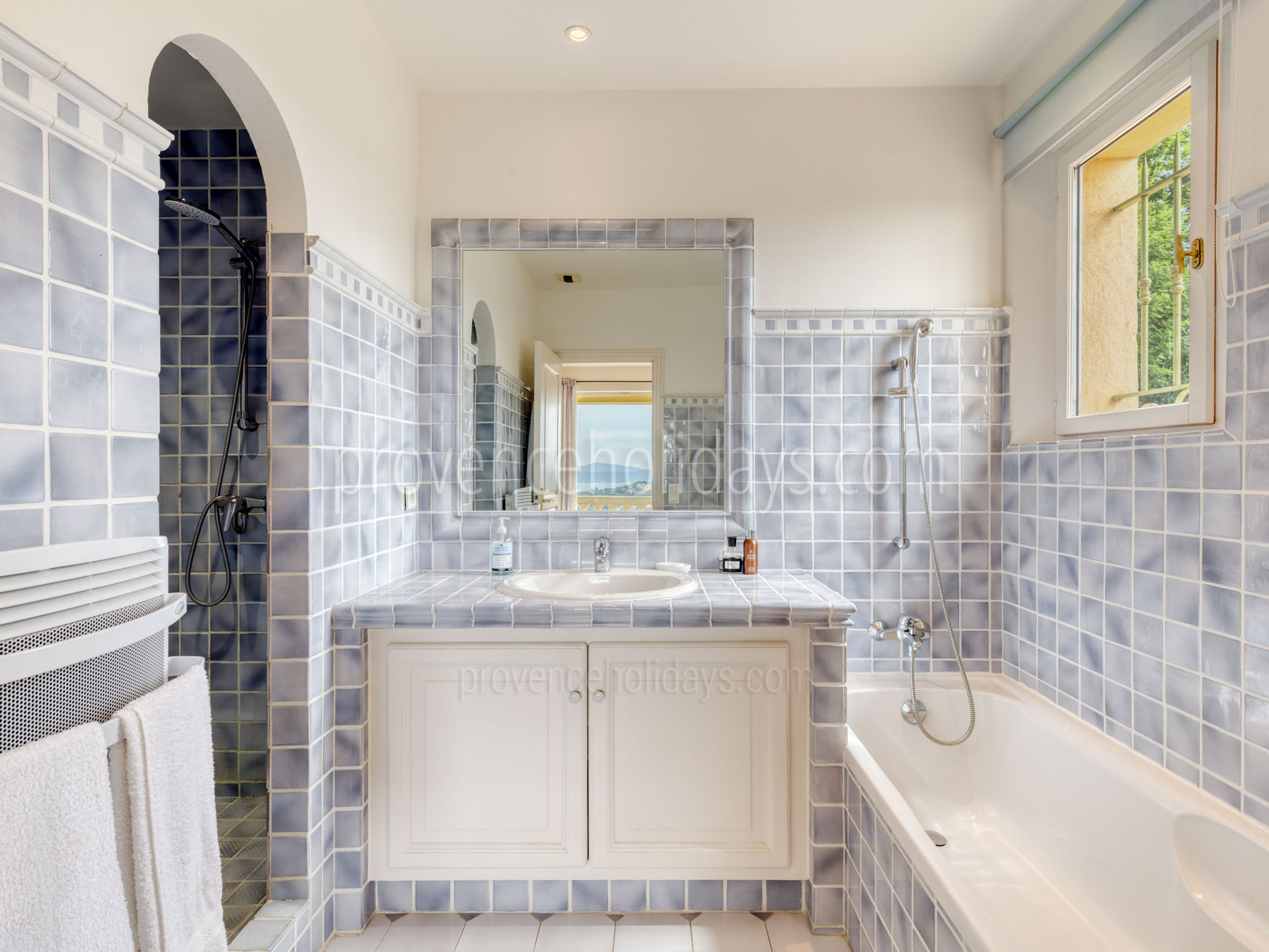 25 - Villa Cyanite: Villa: Bathroom