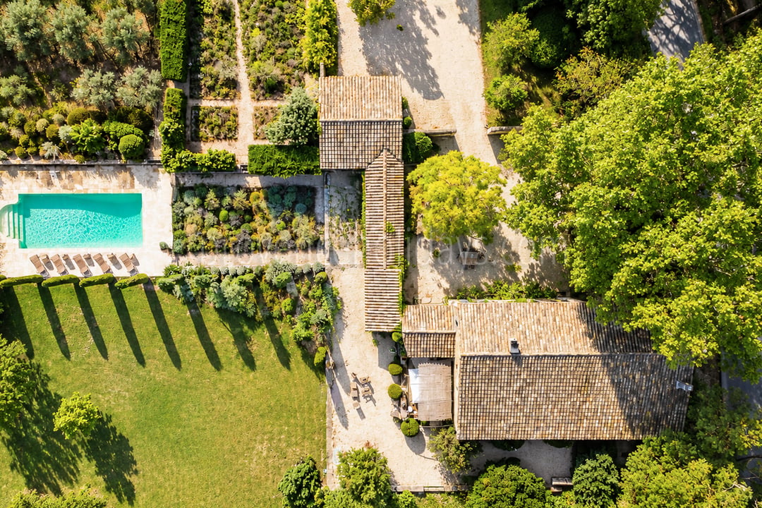 7 - Authentic farmhouse in Saint-Rémy-de-Provence: Villa: Exterior