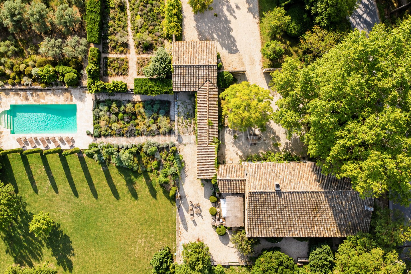 7 - Authentic farmhouse in Saint-Rémy-de-Provence: Villa: Exterior