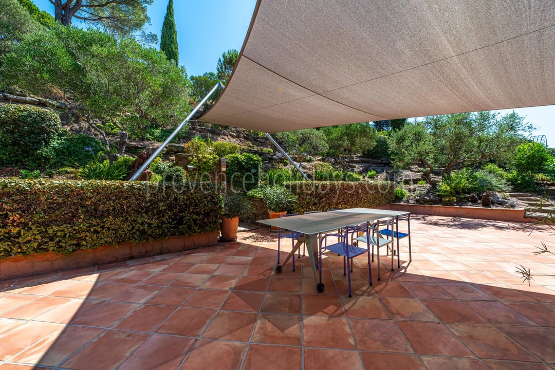 38 - Zeitgenössische Villa in Rayol-Canadel-sur-Mer: Villa: Exterior