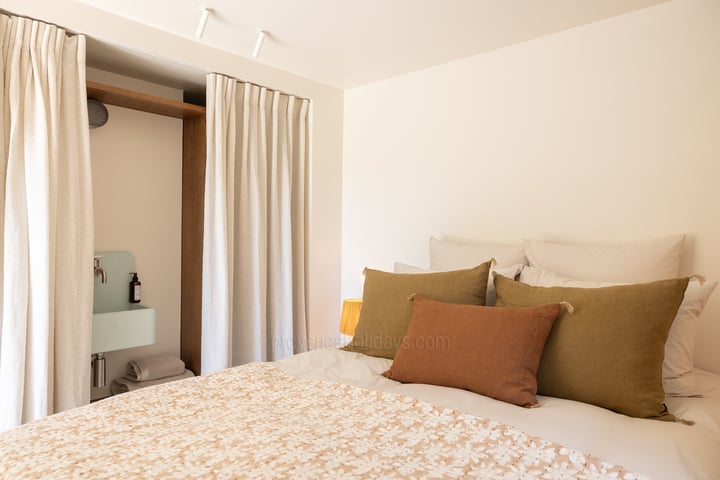 40 - Grand Mas de Provence: Villa: Bedroom
