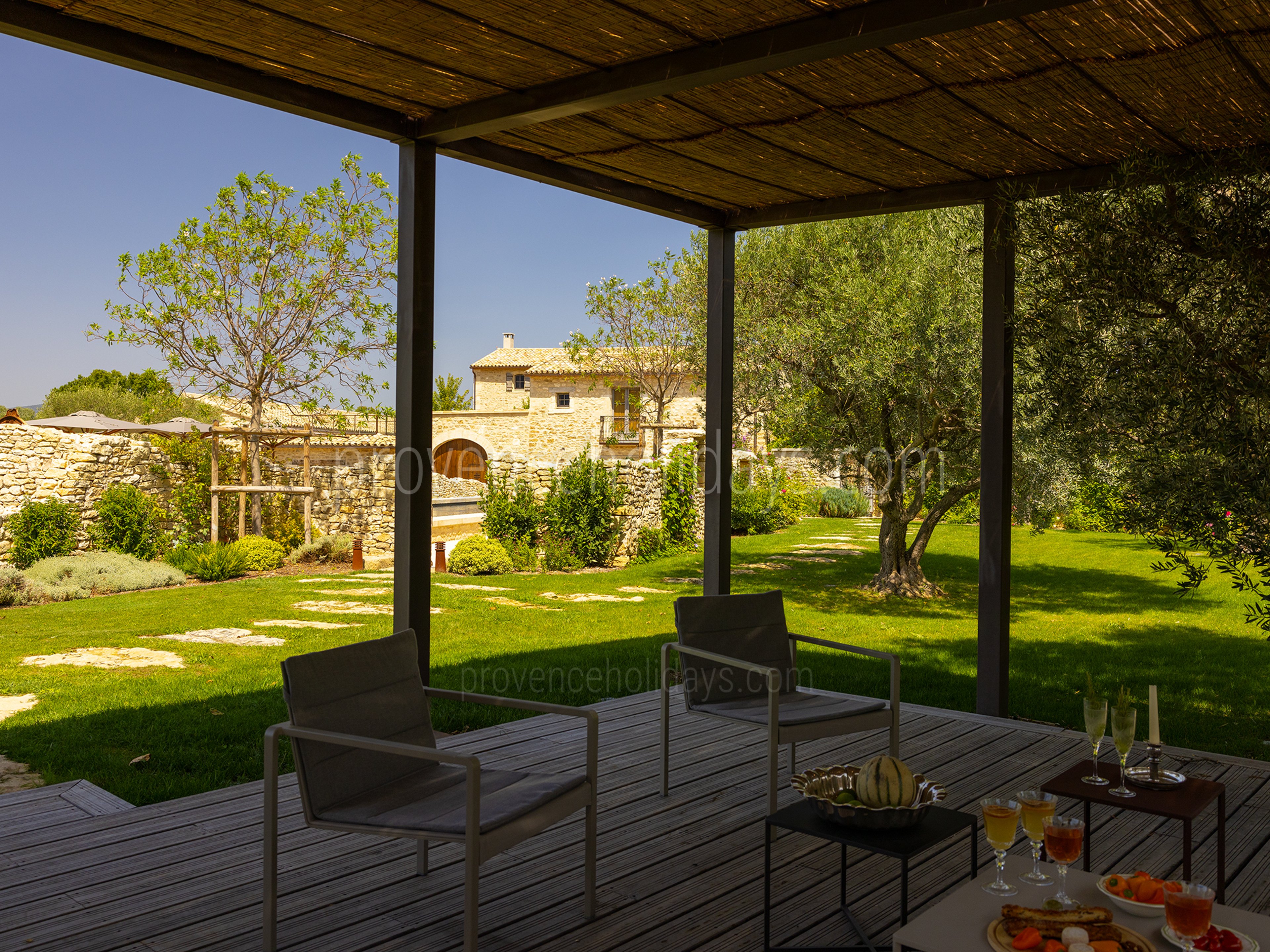 25 - Grand Mas d\'Oppède: Villa: Exterior