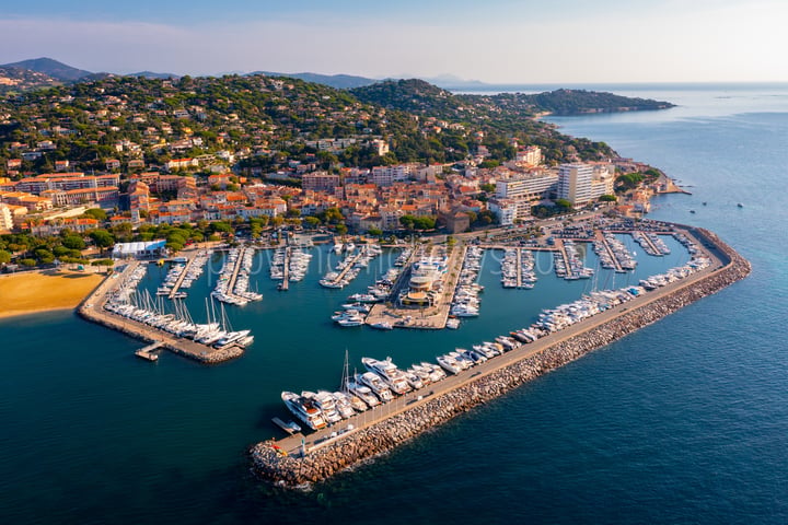Villa contemporaine avec vue mer à Sainte-Maxime.