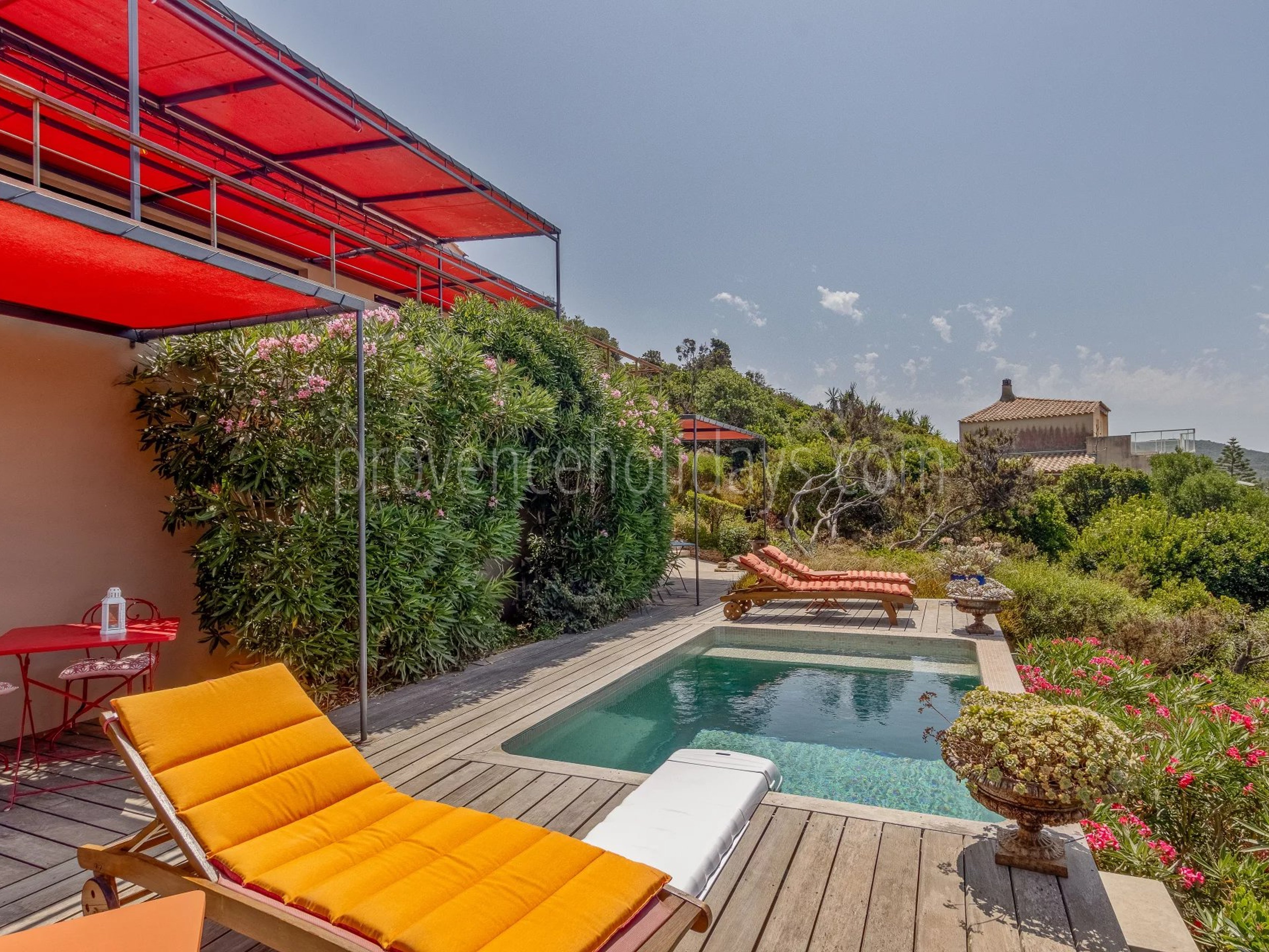 25 - Intieme villa in Hyères: Villa: Pool