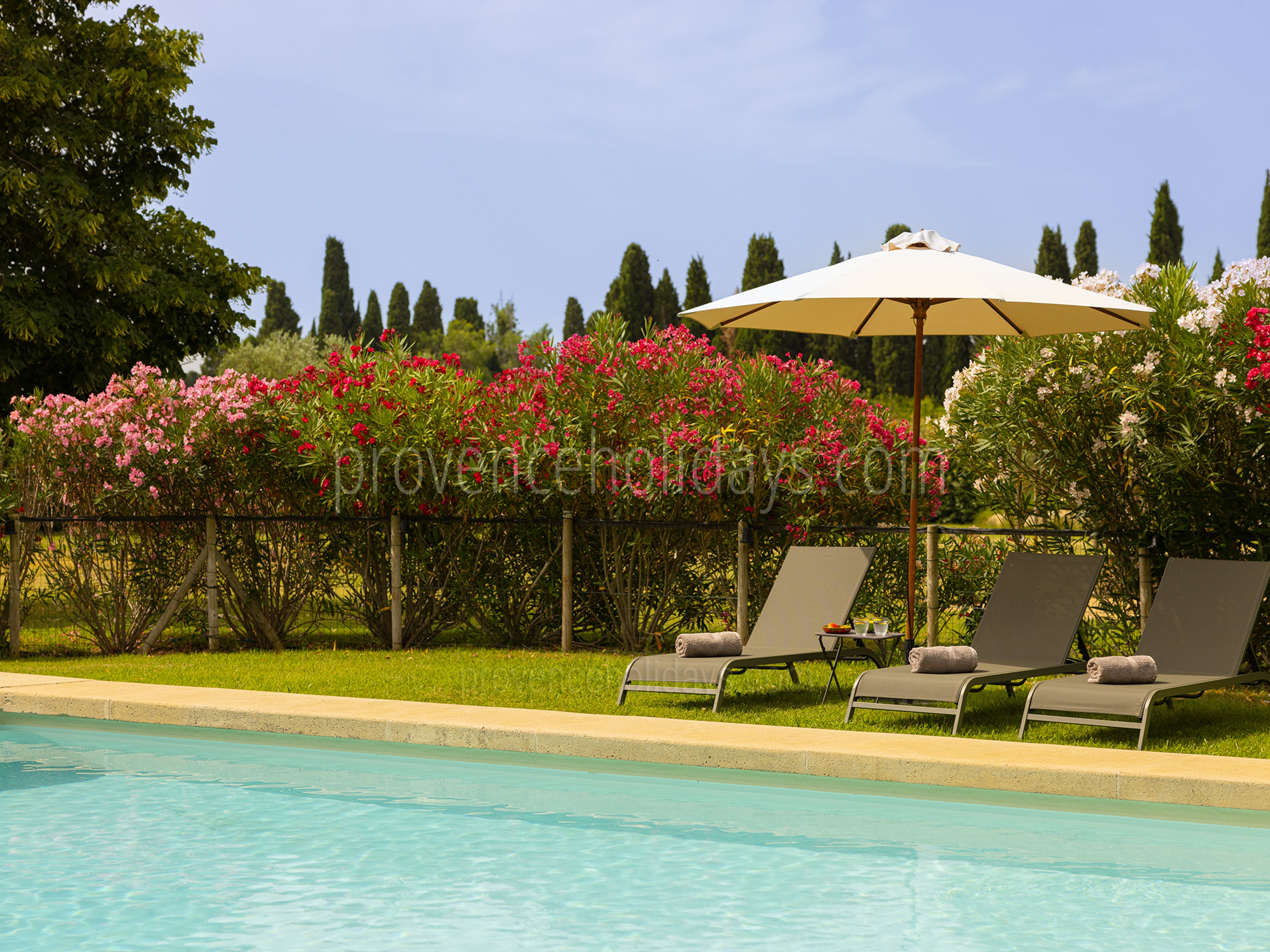 42 - Le Mas d\'Orgon: Villa: Pool